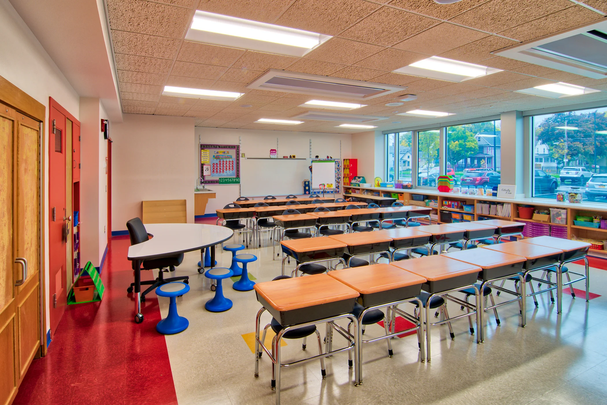 Flower-City-School-54_Classroom - Right Photo