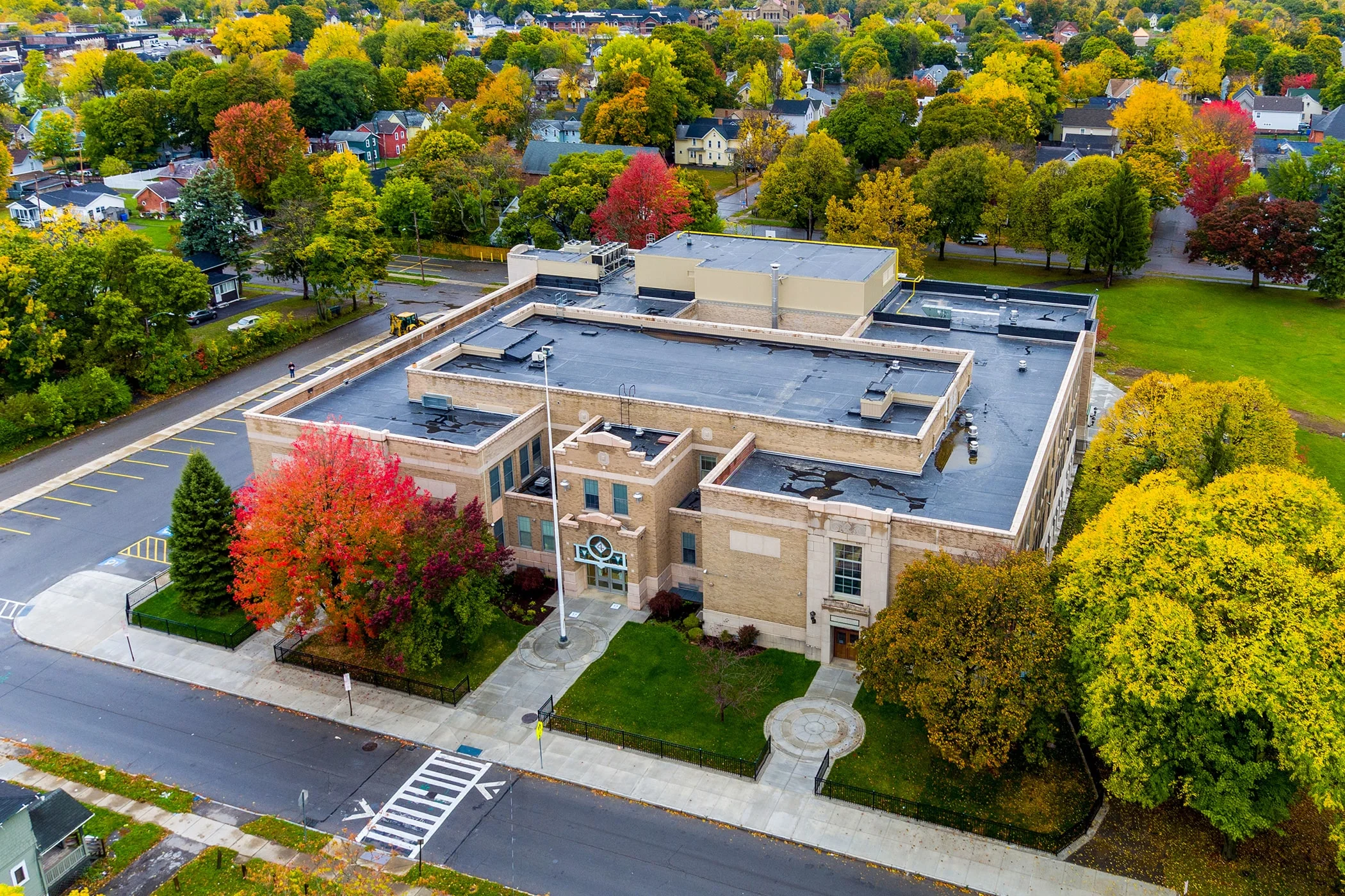 George-Mather-Forbes-School-4_Center Photo-min